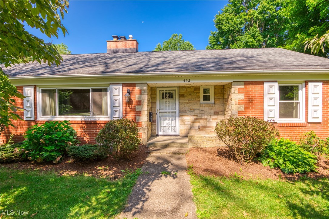 Lawrence St, Ravenna, OH 44266