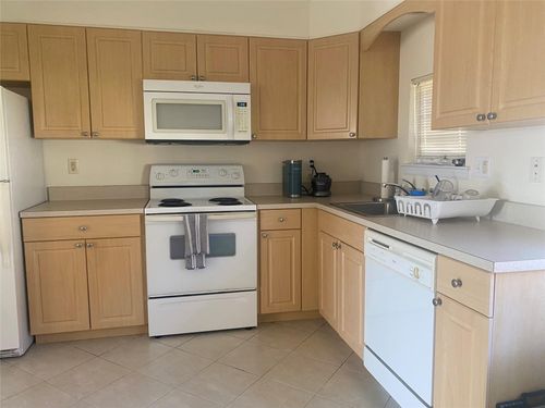 19 Dominick Ct, Lindenhurst, NY, 11757-5350 | Card Image