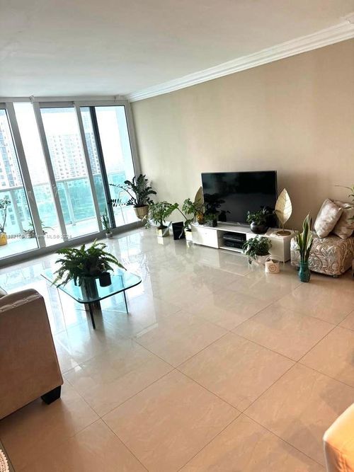 1230-100 Bayview Dr, Sunny Isles Beach, FL, 33160 | Card Image