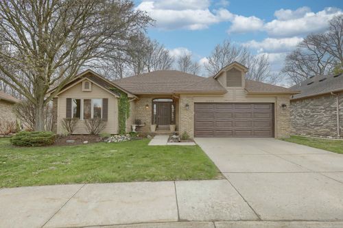 38895 Ridgeview Cir, Clinton Township, MI, 48036-3841 | Card Image