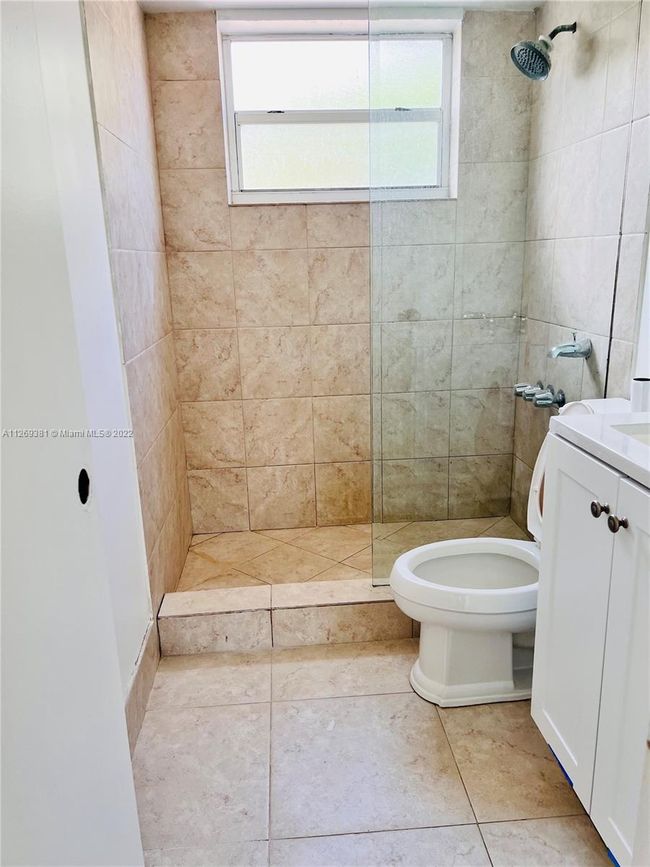 APT-106 - 6191 Sw 37 Th St, Condo with 2 bedrooms, 2 bathrooms and null parking in Davie FL | Image 4