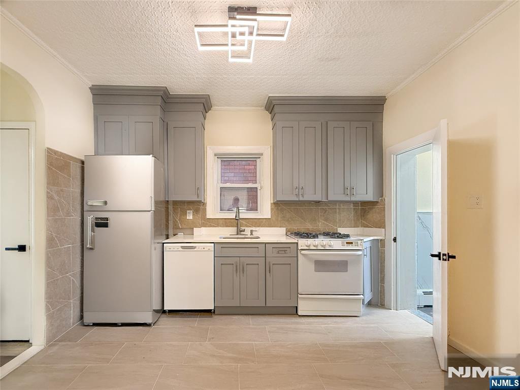 Residential Lease in Cliffside Park