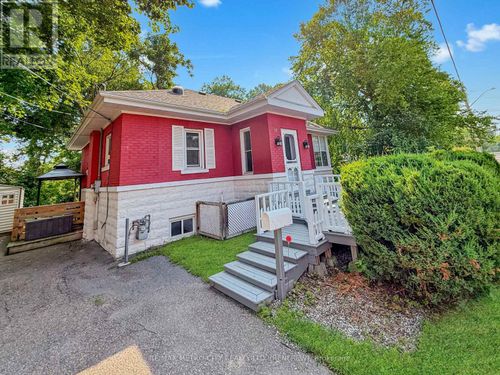 19 Lorne St N, Renfrew, ON, K7V1K8 | Card Image