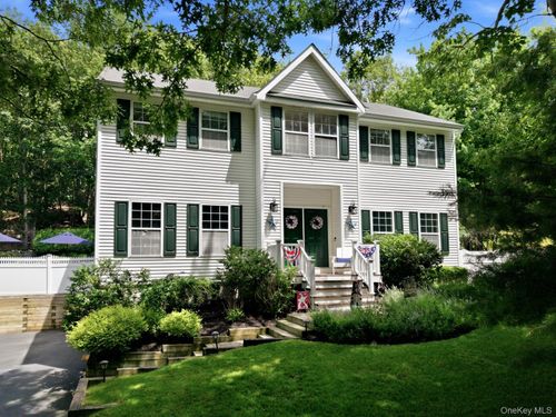 95 Crystal Brook Hollow Road, Brookhaven, NY, 11766 | Card Image