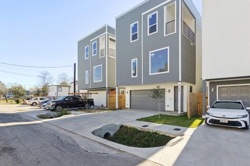 4704 Ward St, Houston, TX, 77021-5152 | Card Image