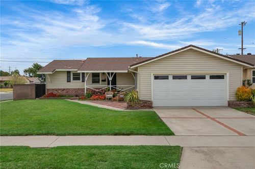 8534 Phlox Dr, Buena Park, CA, 90620-2234 | Card Image