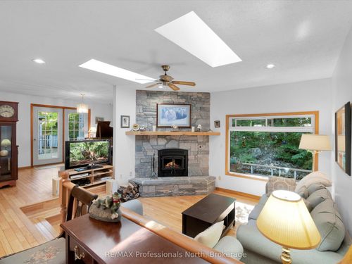 5 Todholm Dr, Port Carling, ON, P0B1J0 | Card Image