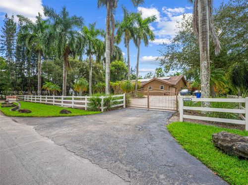 15720 Sw 56th St, Southwest Ranches, FL, 33331-2809 | Card Image