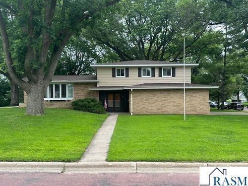 1023 Armstrong Armstrong Blvd N, Saint James, MN, 56081-1529 | Card Image