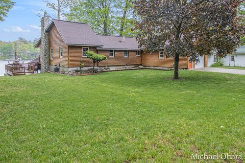 5182 Muskego Dr, Newaygo, MI, 49337-8550 | Card Image