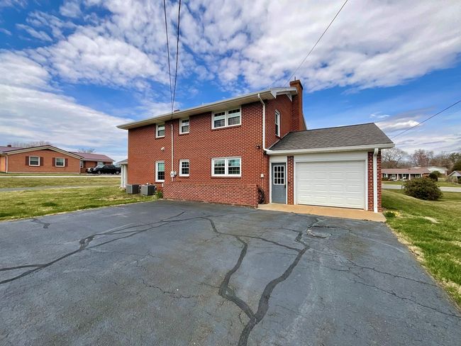 7947 Carrollton Pike, House other with 5 bedrooms, 3 bathrooms and 1 parking in Galax VA | Image 7