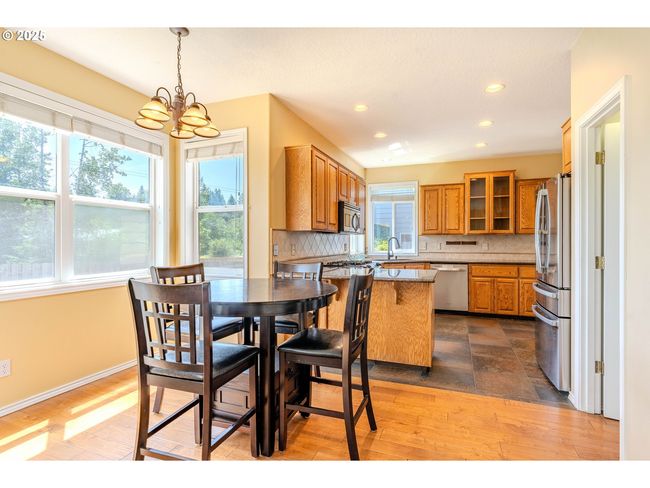 308 Sw 38 Th Loop, House other with 4 bedrooms, 3 bathrooms and 3 parking in Gresham OR | Image 16