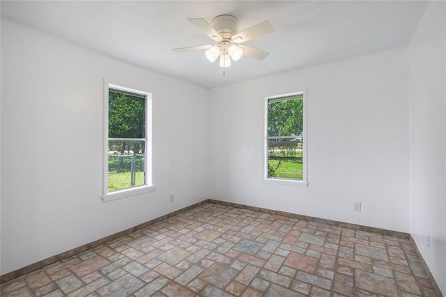 5131 N Us Highway 77, Home with 4 bedrooms, 3 bathrooms and 4 parking in Warda TX | Image 14