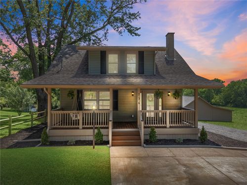 736 Shenango Stop Rd, New Castle, PA, 16101-6334 | Card Image