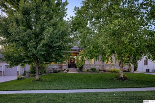 9600 Cotswold Ln, Lincoln, NE, 68526-6040 | Card Image