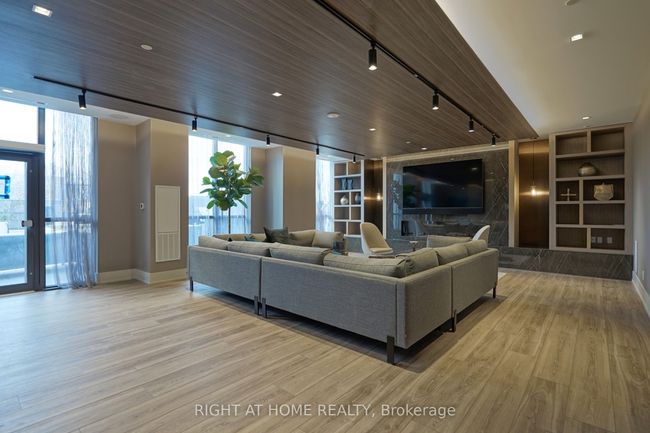 1012 - 286 Main St, Condo with 2 bedrooms, 2 bathrooms and null parking in Toronto ON | Image 33