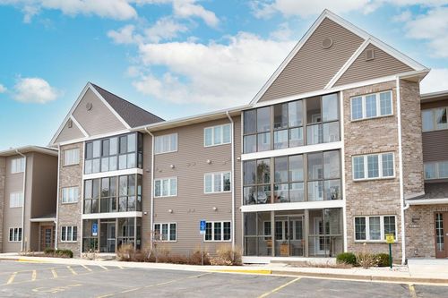 207 Oconomowoc Parkway, Oconomowoc, WI, 53066 | Card Image