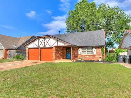 216 S Morgan Dr, Moore, OK, 73160-7155 | Card Image