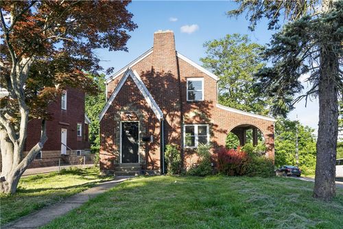 300 Mccutcheon Ln, Pittsburgh, PA, 15235-1640 | Card Image