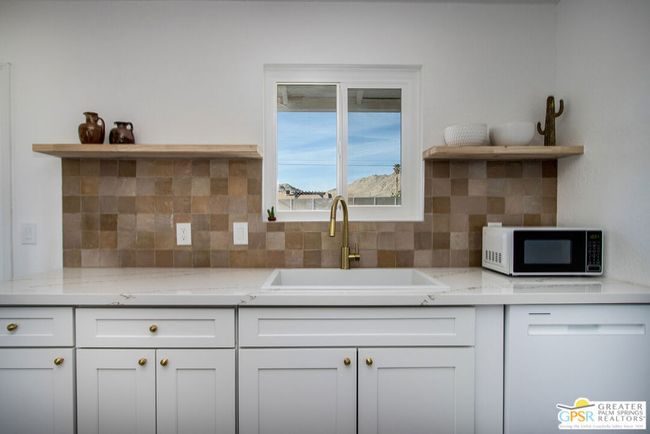4742 Avenida La Flora Desierta, House other with 2 bedrooms, 1 bathrooms and 3 parking in Joshua Tree CA | Image 9