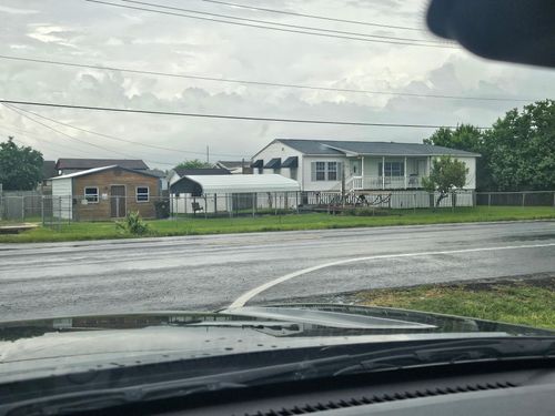 208 13th St, Dickinson, TX, 77539-2625 | Card Image