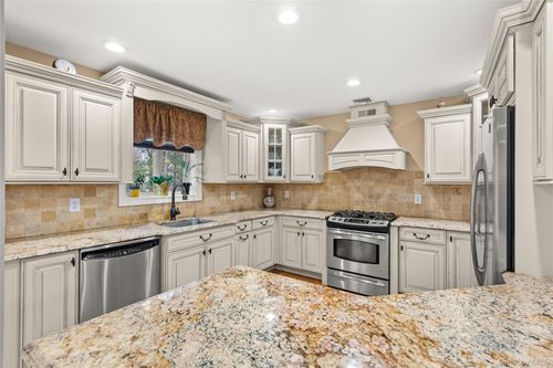 17 Stone Gate Ct, Smithtown, NY, 11787-1567 | Card Image