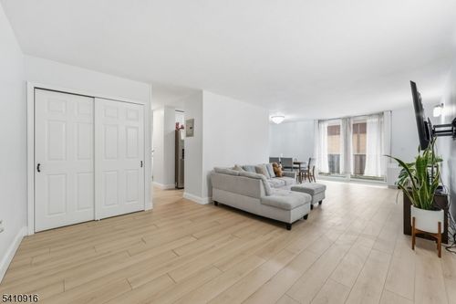 apt-3c-712 N Broad St, Elizabeth, NJ, 07208-2323 | Card Image