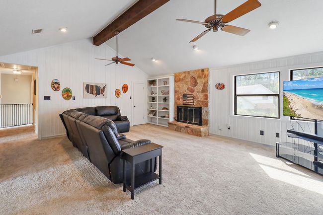 Upstairs living/game room | Image 16