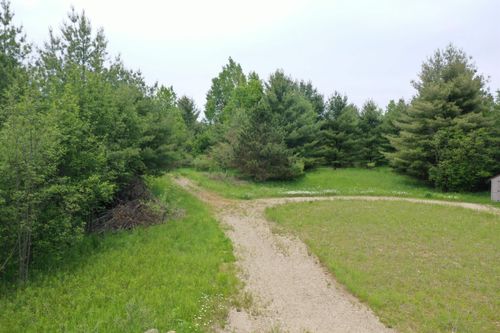 152 S Mud Lake Rd, West Branch, MI, 48661-9534 | Card Image