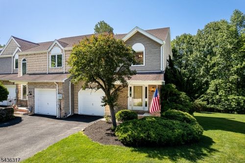 21 Edgefield Dr, Morris Plains, NJ, 07950-1967 | Card Image