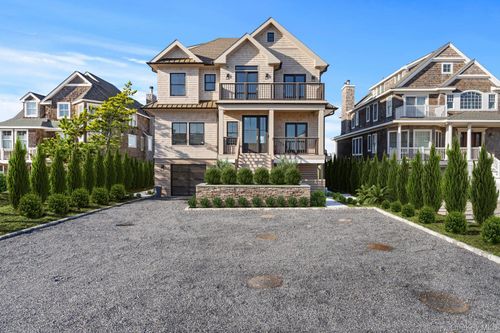 686 Dune Rd, Westhampton Beach, NY, 11978-2930 | Card Image