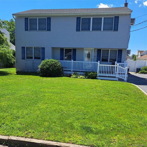 546 17th St, West Babylon, NY, 11704-2635 | Card Image