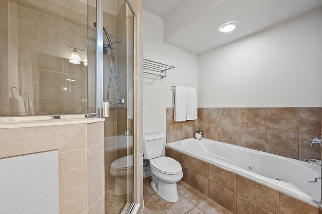 Separate walk in shower and soaking tub | Image 18