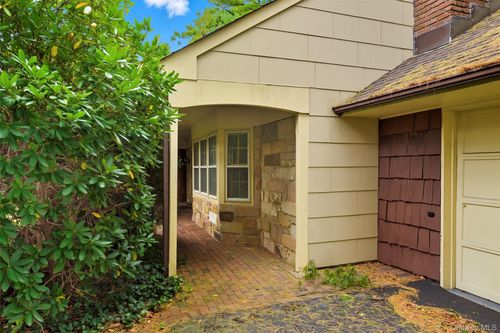 4 Mystic Ct, Stony Brook, NY, 11790-2944 | Card Image