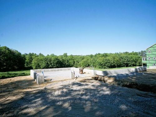 76 Island Pond Road, Derry, NH, 03038 | Card Image