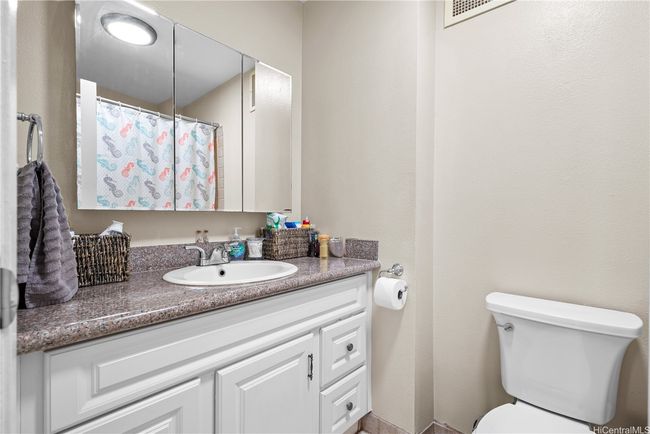 Bathroom | Image 8
