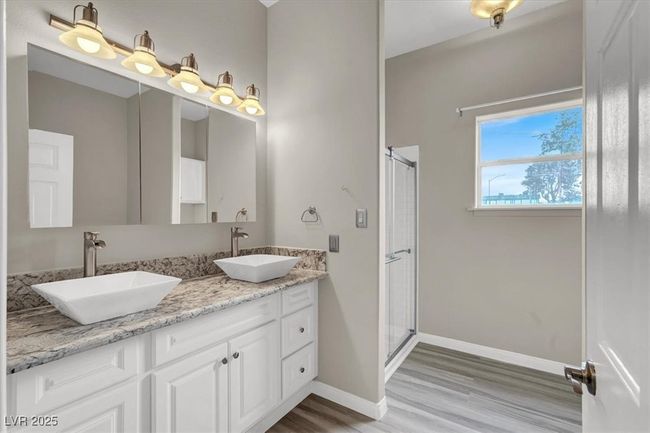 Primary Bathroom | Image 23
