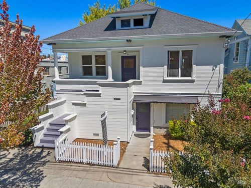 30 Liberty St, Petaluma, CA, 94952-2901 | Card Image