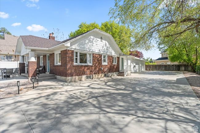 1870 E 3900 S, House other with 4 bedrooms, 3 bathrooms and 2 parking in Holladay UT | Image 5