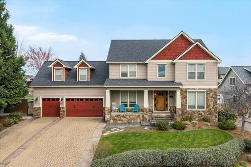 637 Oak Wood, Eagle Point, OR, 97524-6615 | Card Image