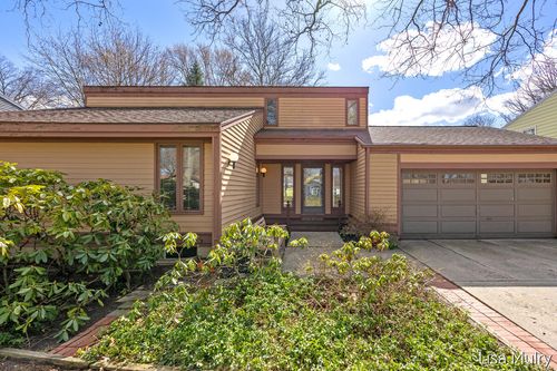 1810 Southampton Dr Se, Grand Rapids, MI, 49508-2649 | Card Image