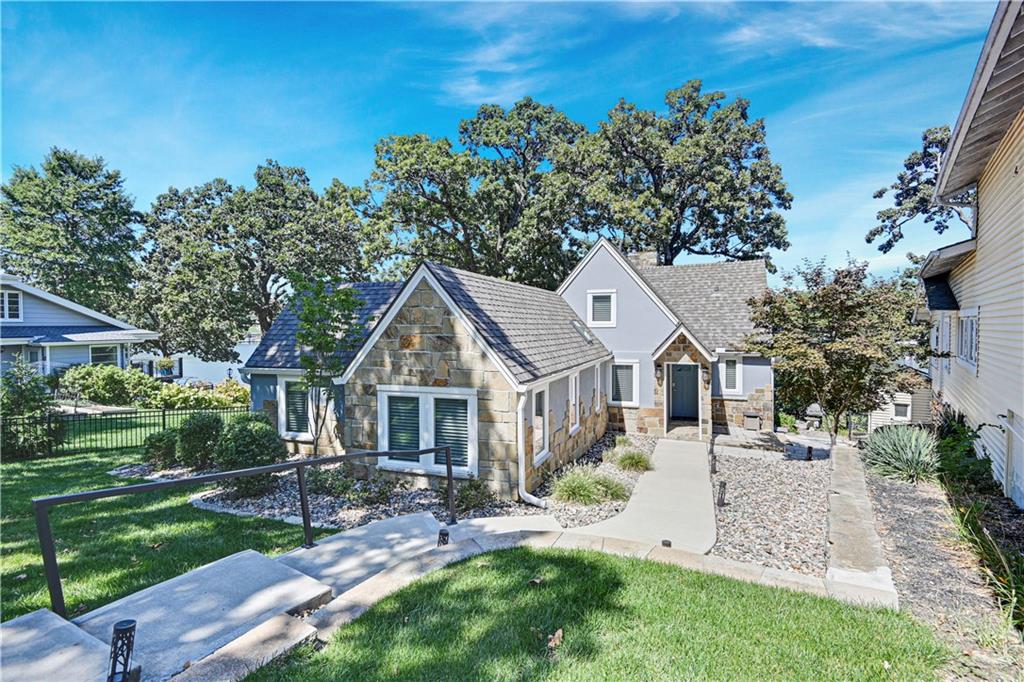 Lake Shore Dr, Lees Summit, MO 64086