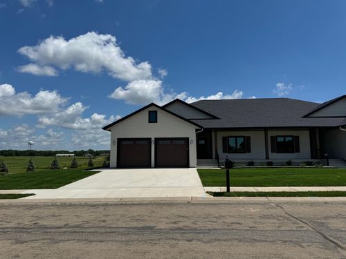 2334 W 9th St, Albert Lea, MN, 56007-1321 | Card Image