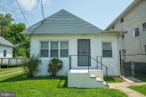 233 Centre St, LANGHORNE, PA, 19047-5201 | Card Image