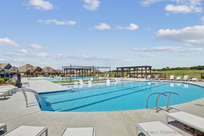 Adult pool & separate Kiddo pool. | Image 48