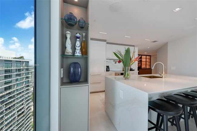 UNIT-4701 - 650 Ne 32 Nd St, Condo with 4 bedrooms, 5 bathrooms and null parking in Miami FL | Image 9