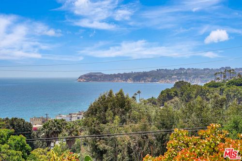 27104 Sea Vista Dr, Malibu, CA, 90265-4437 | Card Image
