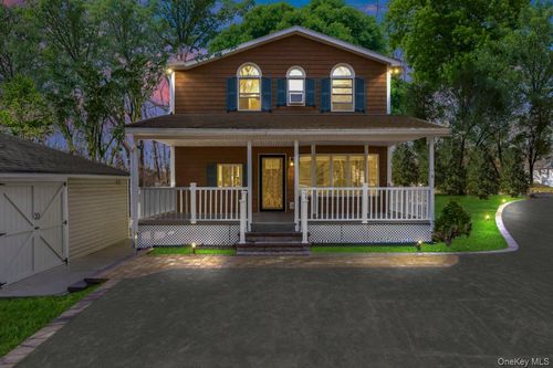 32 Giant Oak Rd, Ridge, NY, 11961-2609 | Card Image