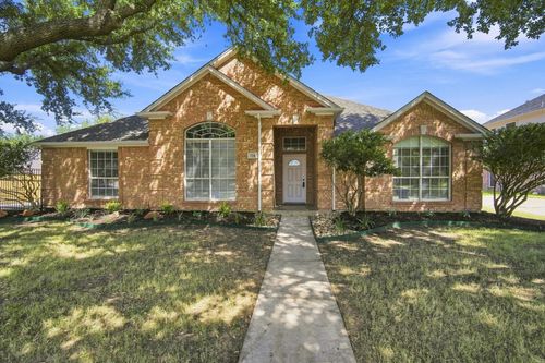 711 Coal Creek Dr, Mansfield, TX, 76063-4070 | Card Image