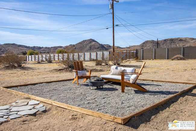 4742 Avenida La Flora Desierta, House other with 2 bedrooms, 1 bathrooms and 3 parking in Joshua Tree CA | Image 21